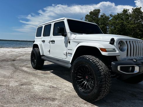 Used 2021 Jeep Wrangler Unlimited Sahara w/ Cold Weather Group image 6