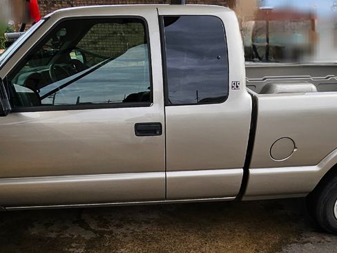 Used 2002 GMC Sonoma SLS w/ Marketing Option Pkg image 1