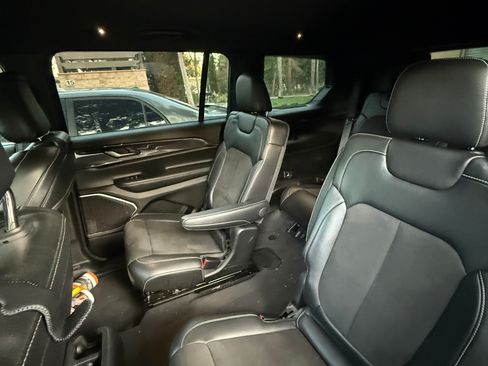 Used 2022 Jeep Grand Cherokee L Laredo image 10