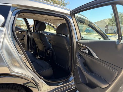 Used 2017 INFINITI QX30 Premium w/ Navigation Package image 16