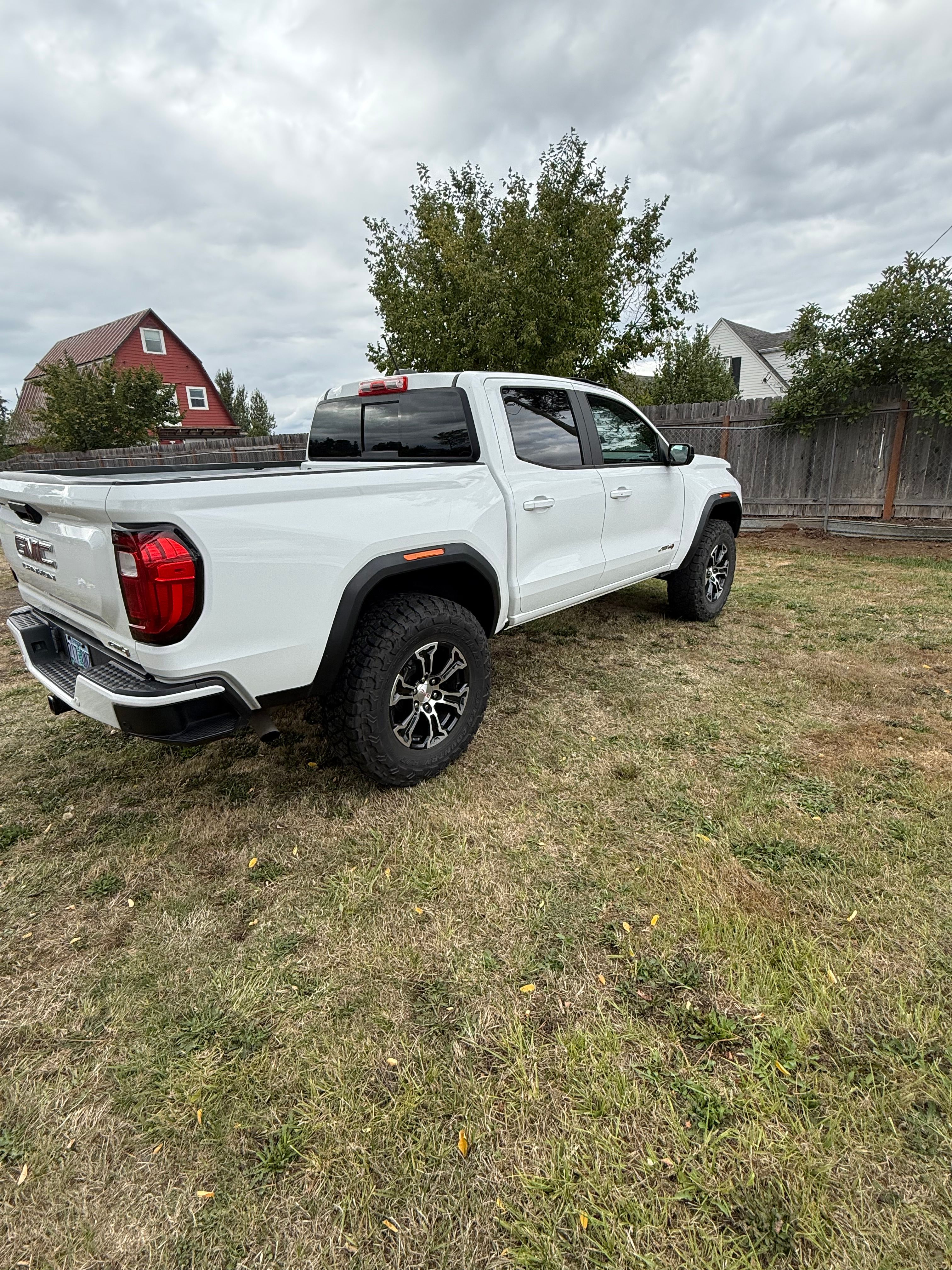 Used 2023 GMC Canyon AT4 w/ AT4 Premium Package AWD/4WD image 5