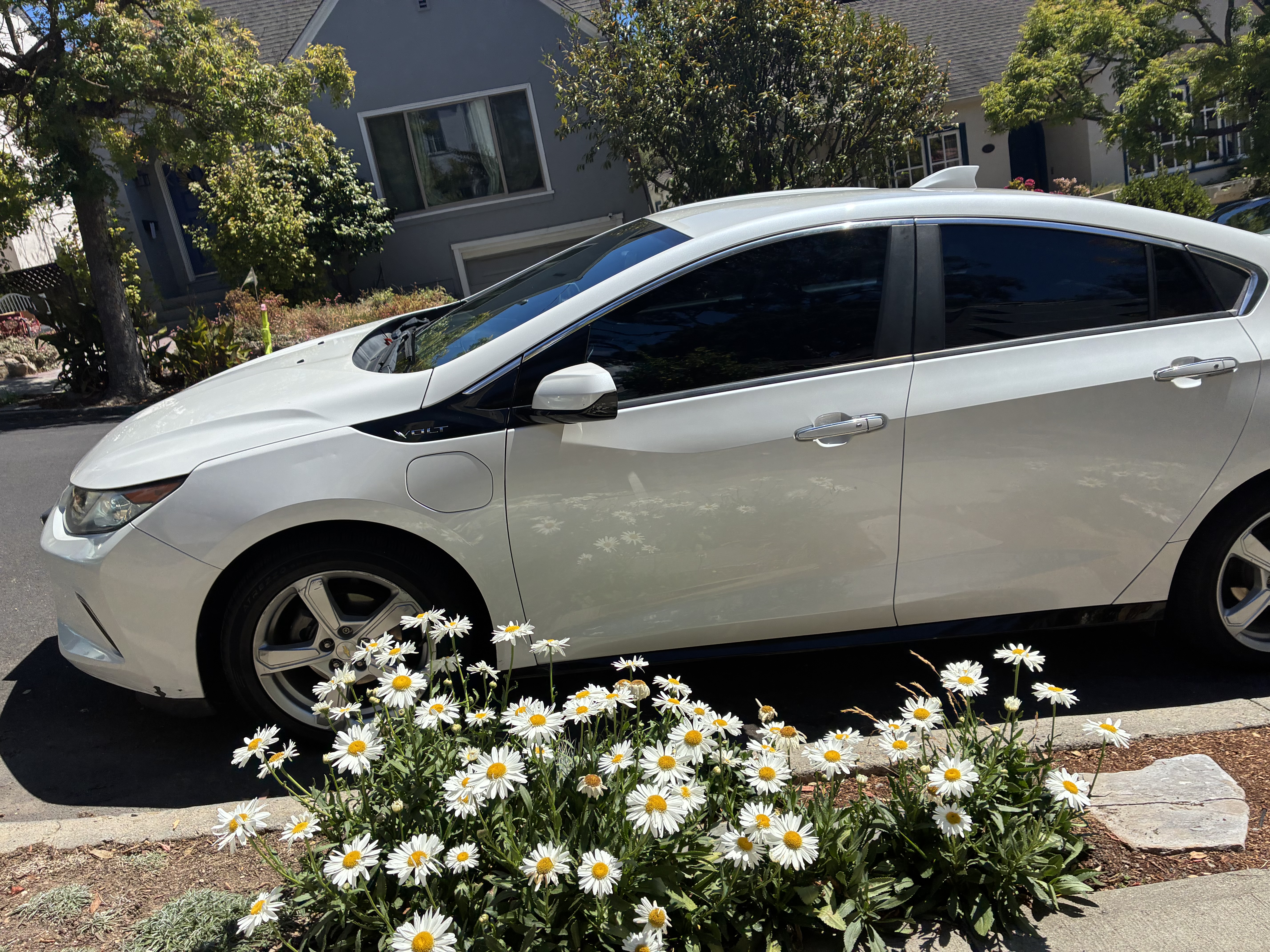 Used 2017 Chevrolet Volt LT w/ Comfort Package FWD image 1