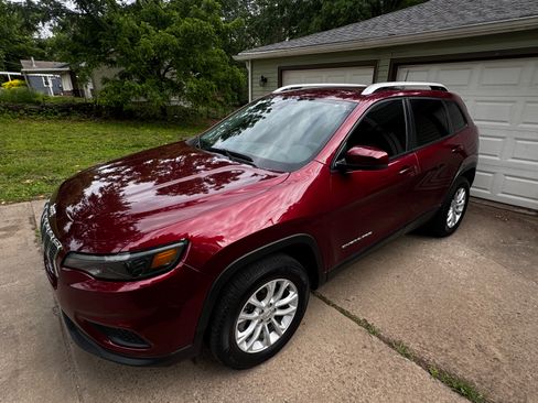 Used 2021 Jeep Cherokee Latitude AWD/4WD image 5
