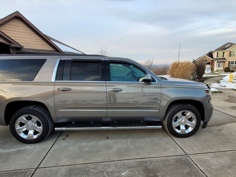 Used 2017 Chevrolet Suburban LT w/ LT Signature Package image 5