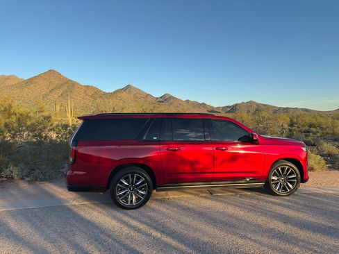 Used 2021 Cadillac Escalade ESV Sport w/ Driver Assist Tech Package image 4