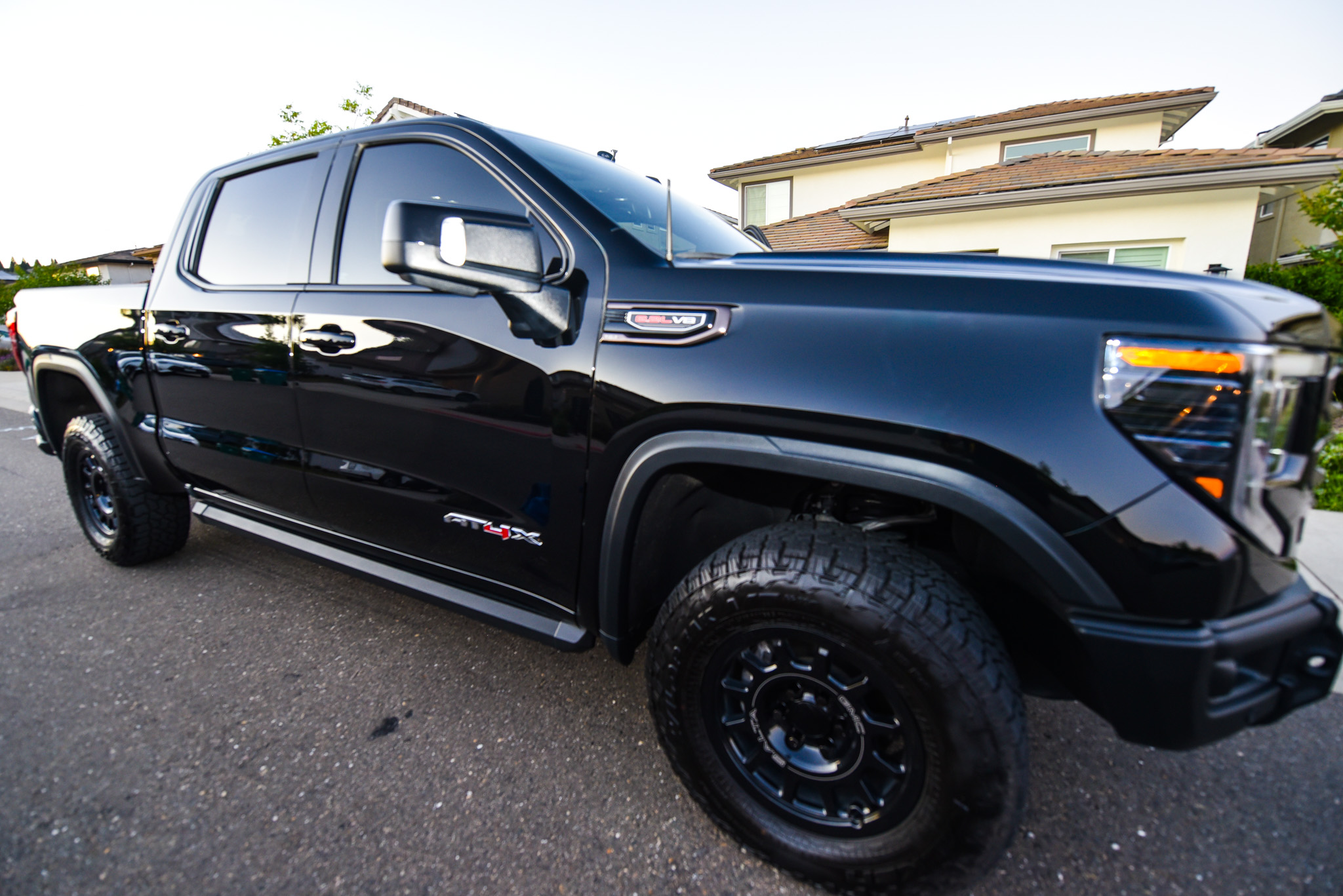 Used 2023 GMC Sierra 1500 AT4X w/ AT4X AEV Edition AWD/4WD image 9