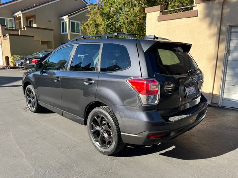 Used 2018 Subaru Forester 2.5i Premium w/ Popular Package #2A AWD/4WD image 2
