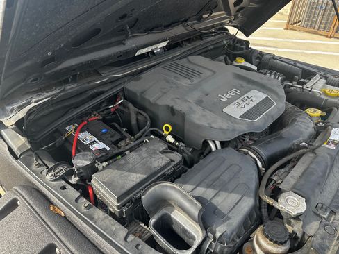 Used 2013 Jeep Wrangler Unlimited Sport image 20