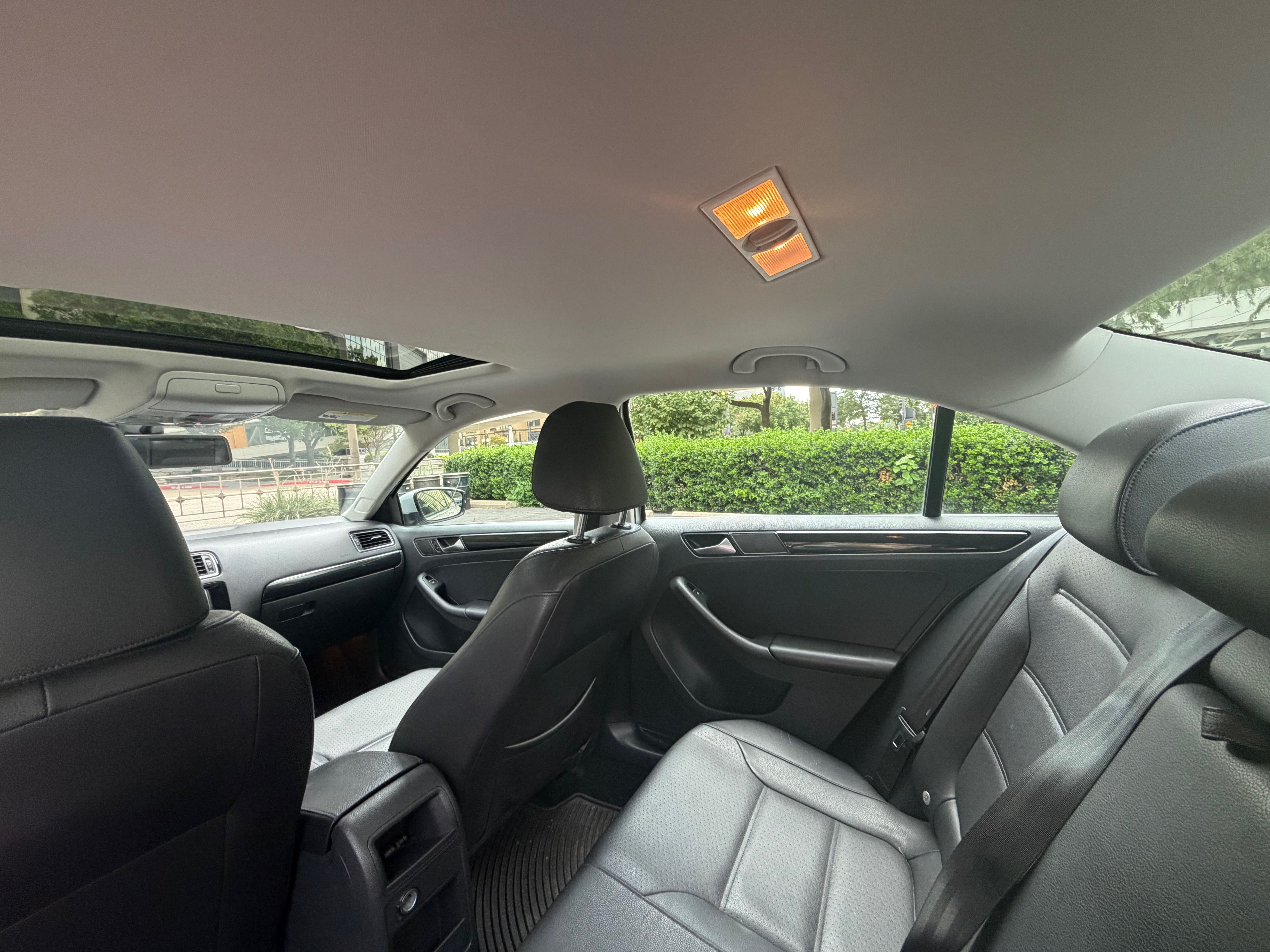 Used 2016 Volkswagen Jetta SEL w/ Lighting Package FWD image 1