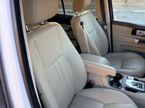 Used 2016 Land Rover LR4 HSE Silver Edition AWD/4WD image 22