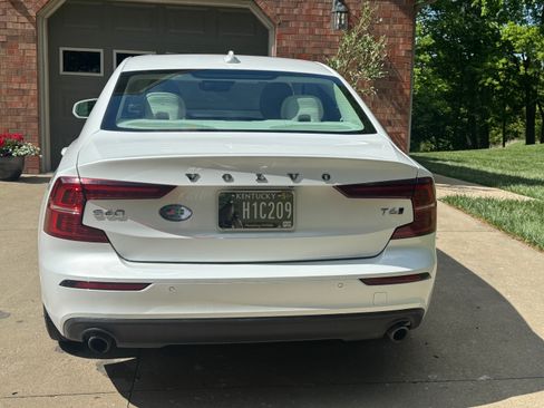 Used 2020 Volvo S60 T6 Momentum w/ Premium Package AWD/4WD image 4