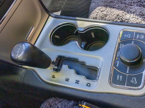 Used 2012 Jeep Grand Cherokee Overland image 29