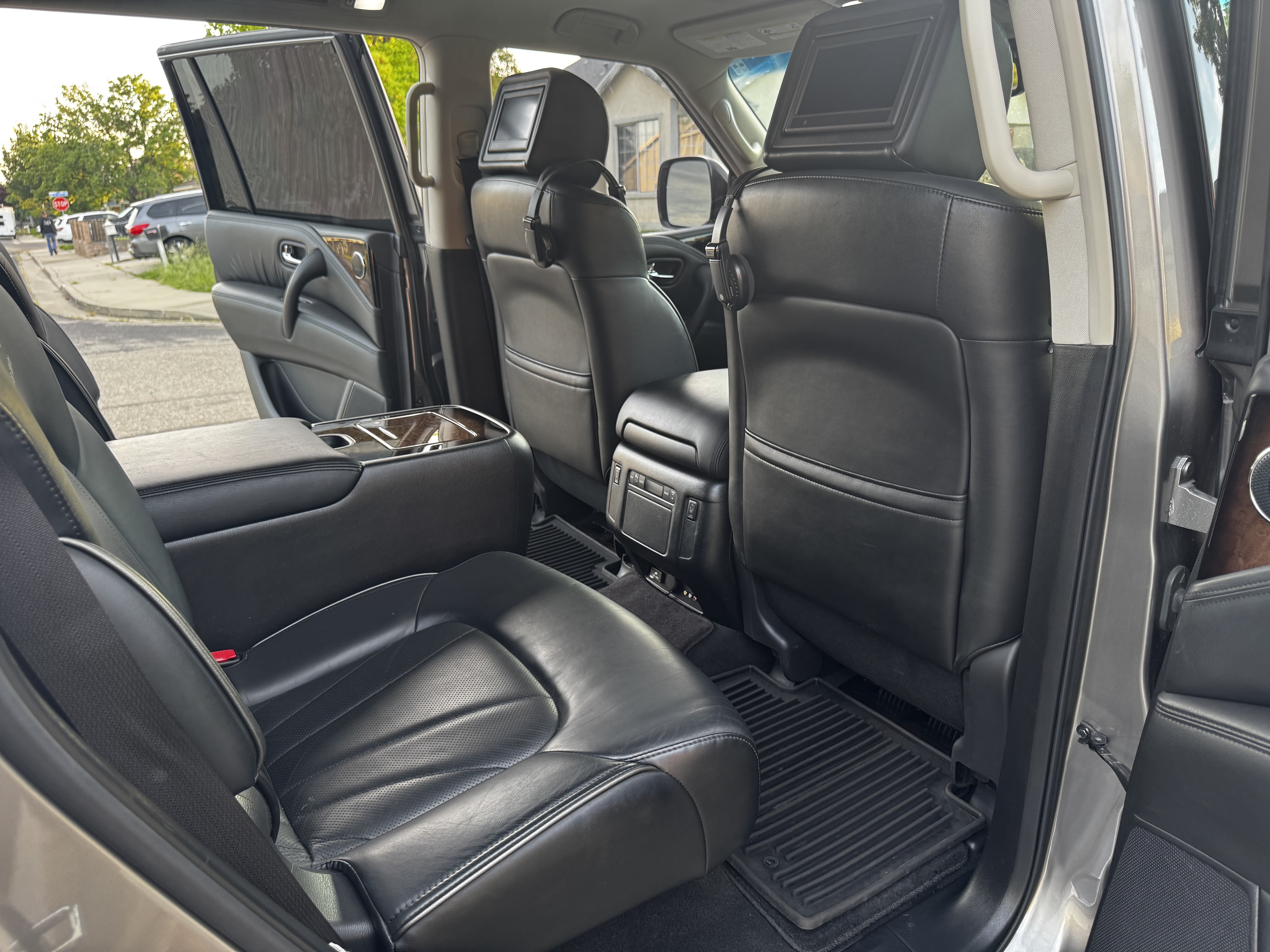 Used 2013 INFINITI QX56 4WD w/ Deluxe Touring Pkg image 25