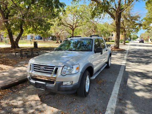 Used 2008 Ford Explorer Sport Trac XLT image 1