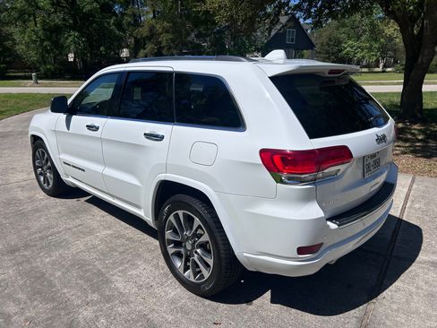 Used 2017 Jeep Grand Cherokee Overland image 6