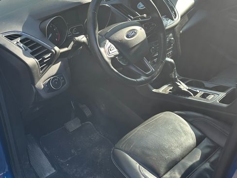 Used 2017 Ford Escape Titanium w/ Equipment Group 301A AWD/4WD image 6