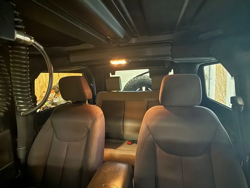 Used 2015 Jeep Wrangler Sport AWD/4WD image 9