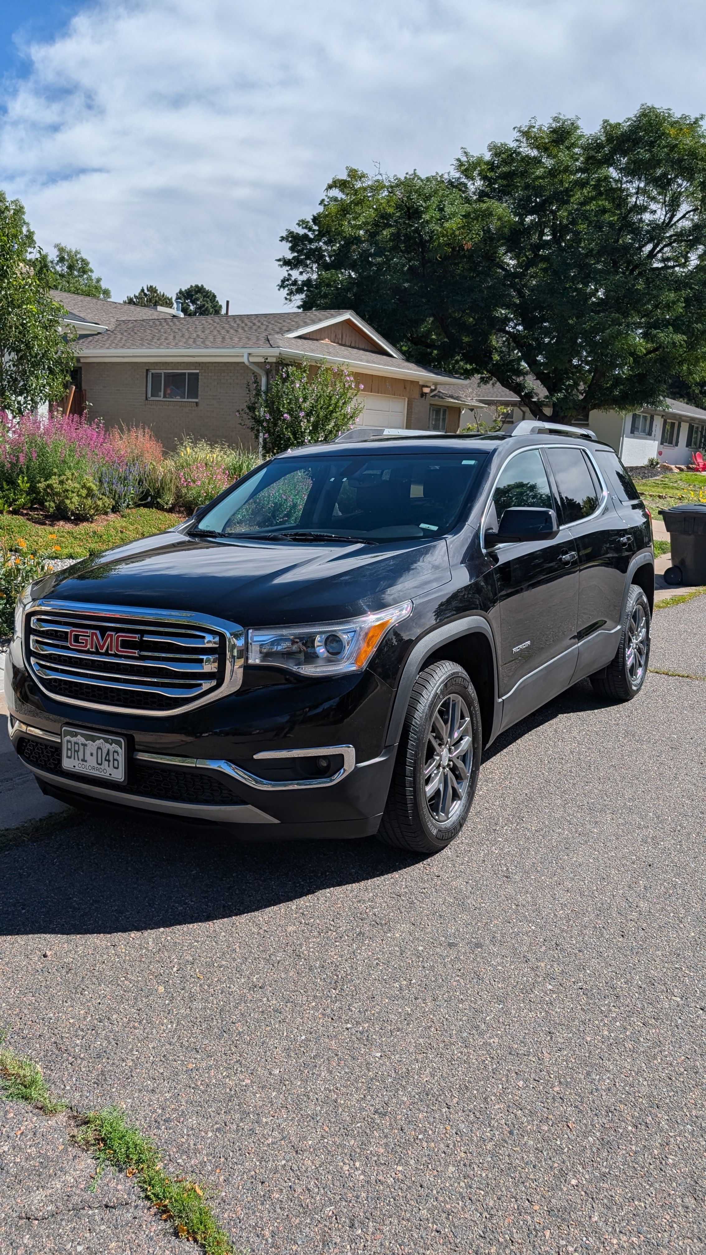 Used 2017 GMC Acadia SLT AWD/4WD image 2