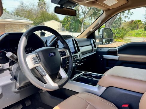 Used 2022 Ford F350 Lariat w/ Lariat Ultimate Package image 11