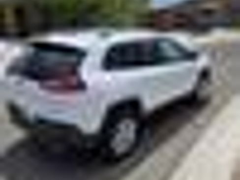 Used 2017 Jeep Cherokee Latitude image 5