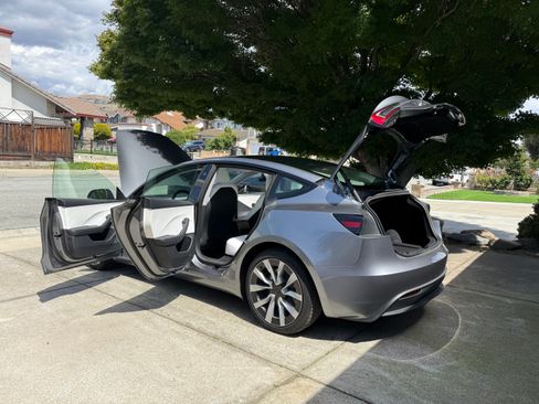 Used 2025 Tesla Model 3 Long Range AWD/4WD image 6