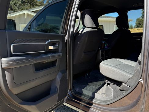 Used 2025 RAM 2500 Big Horn AWD/4WD image 15