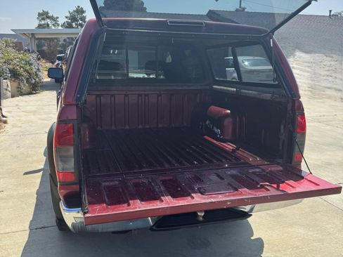Used 2000 Nissan Frontier XE AWD/4WD image 5
