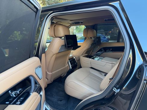 Used 2024 Land Rover Range Rover Autobiography image 14