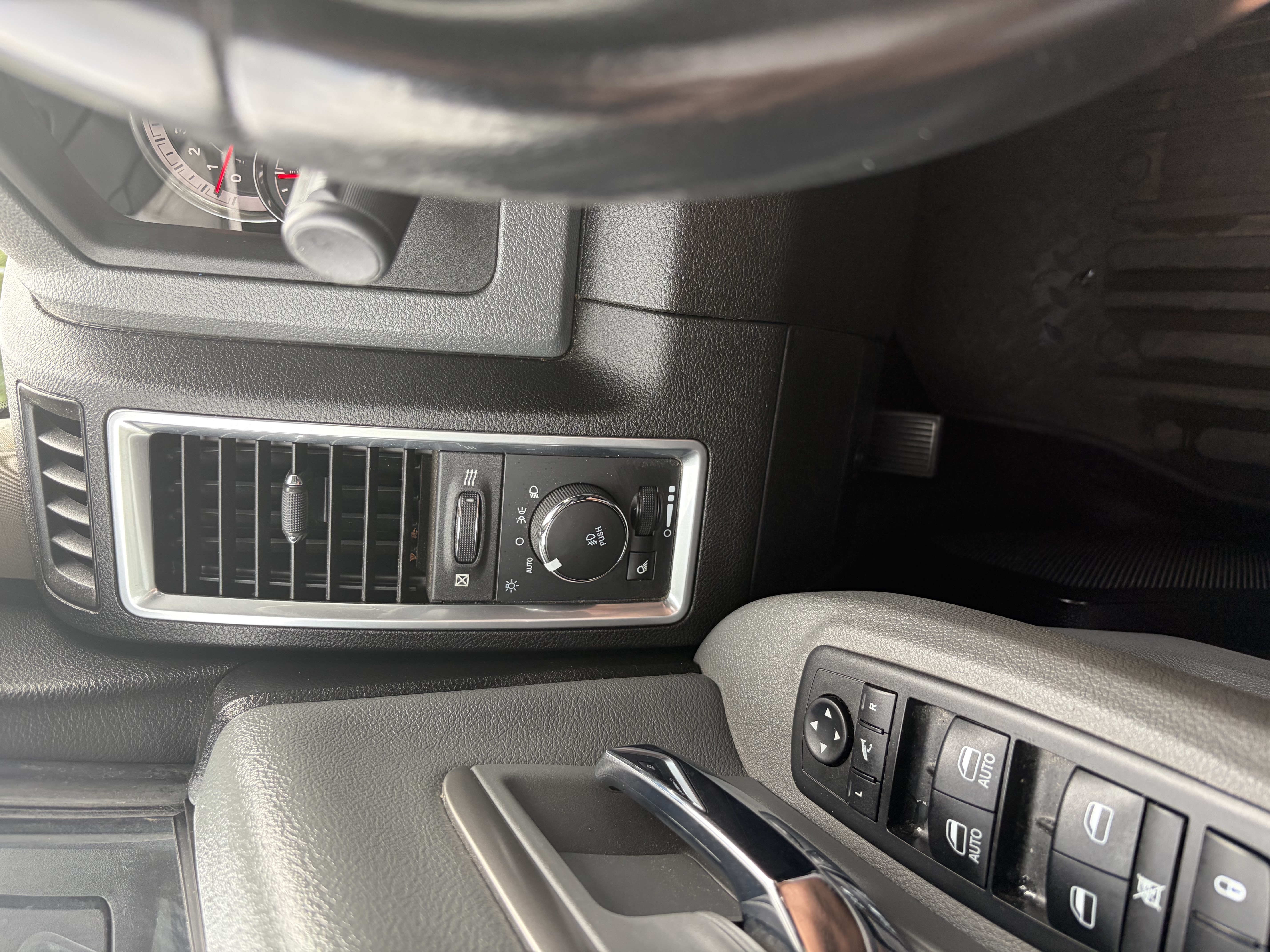 Used 2019 RAM 1500 Big Horn AWD/4WD image 17