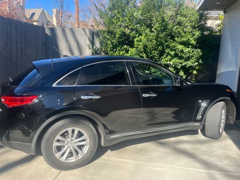 Used 2016 INFINITI QX70 3.7 image 2