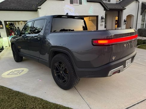 Used 2023 Rivian R1T Adventure image 4