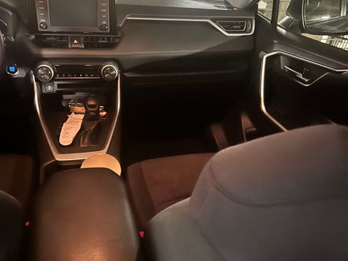 Used 2019 Toyota RAV4 XLE FWD image 6