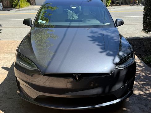 Used 2023 Tesla Model X Plaid image 1