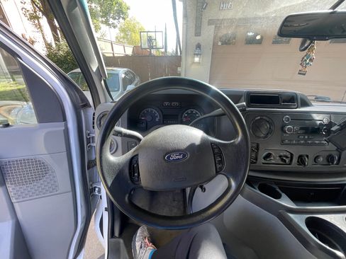 Used 2014 Ford E-350 and Econoline 350 XLT RWD image 12