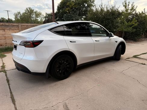 Used 2023 Tesla Model Y Long Range AWD/4WD image 6