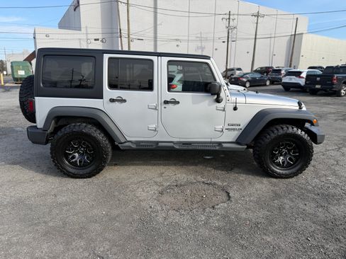 Used 2012 Jeep Wrangler Unlimited Sport image 6