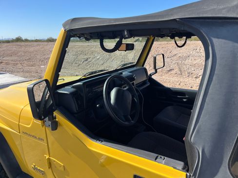 Used 2000 Jeep Wrangler SE image 10