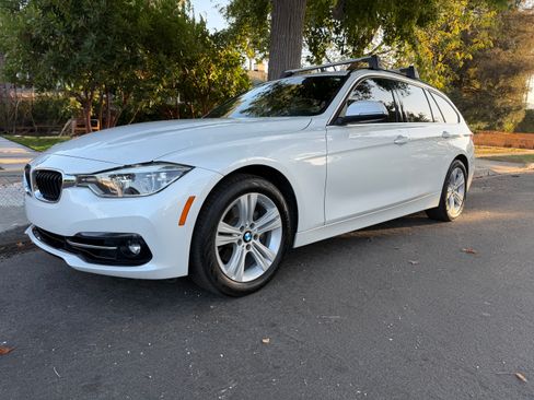 Used 2018 BMW 330i xDrive Wagon image 2