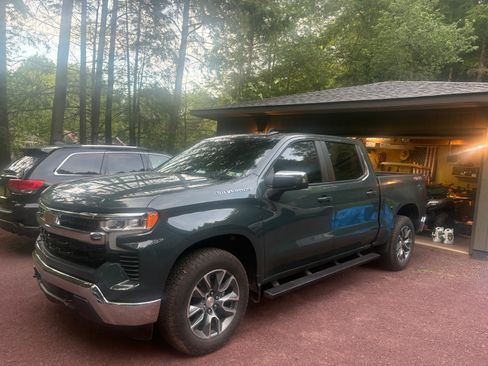 Used 2025 Chevrolet Silverado 1500 LT AWD/4WD image 2
