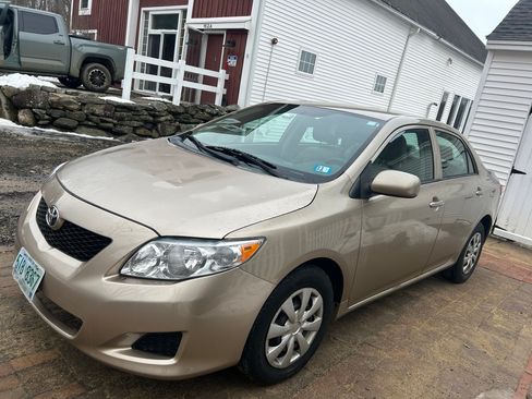 Used 2010 Toyota Corolla image 6