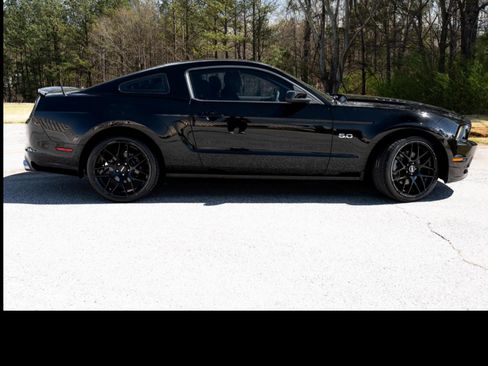 Used 2013 Ford Mustang GT Premium image 4