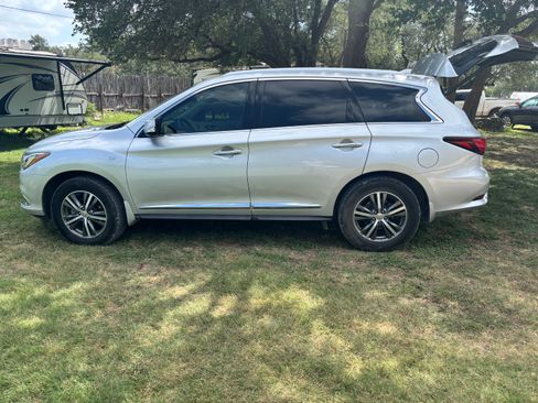 Used 2020 INFINITI QX60 Luxe w/ Essential Package FWD image 1