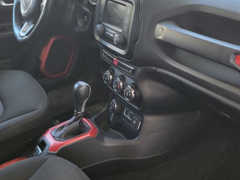 Used 2016 Jeep Renegade Trailhawk w/ Cold Weather Group AWD/4WD image 6