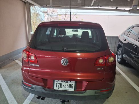 Used 2011 Volkswagen Tiguan S image 11