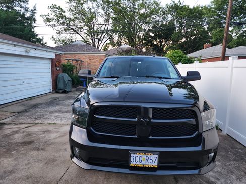 Used 2017 RAM 1500 Express w/ Black Ram 1500 Express Group image 12