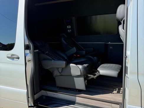 Used 2023 Mercedes-Benz Sprinter 2500 image 6