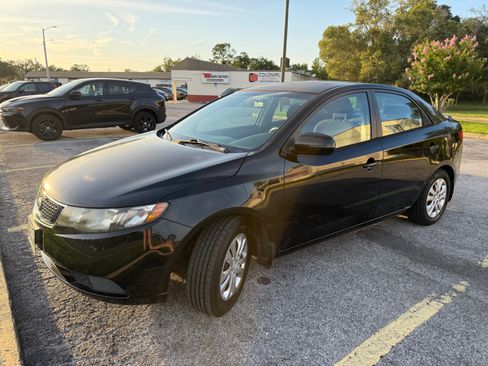 Used 2013 Kia Forte EX w/ Fuel Economy Pkg FWD image 2