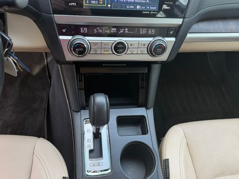 Used 2016 Subaru Outback 2.5i Limited image 11