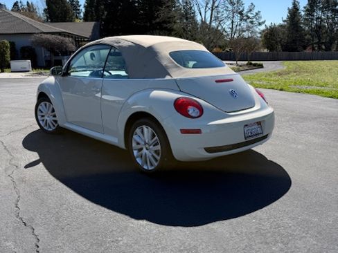 Used 2008 Volkswagen Beetle SE image 5