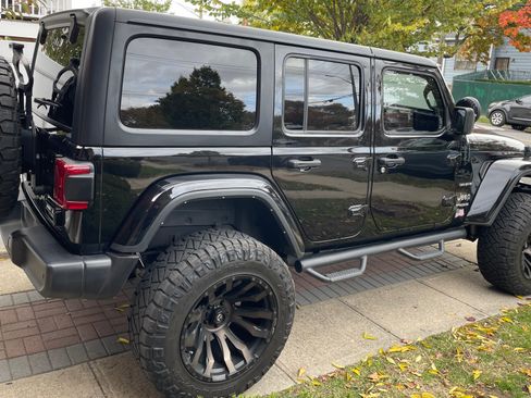 Used 2021 Jeep Wrangler Unlimited Sahara image 5